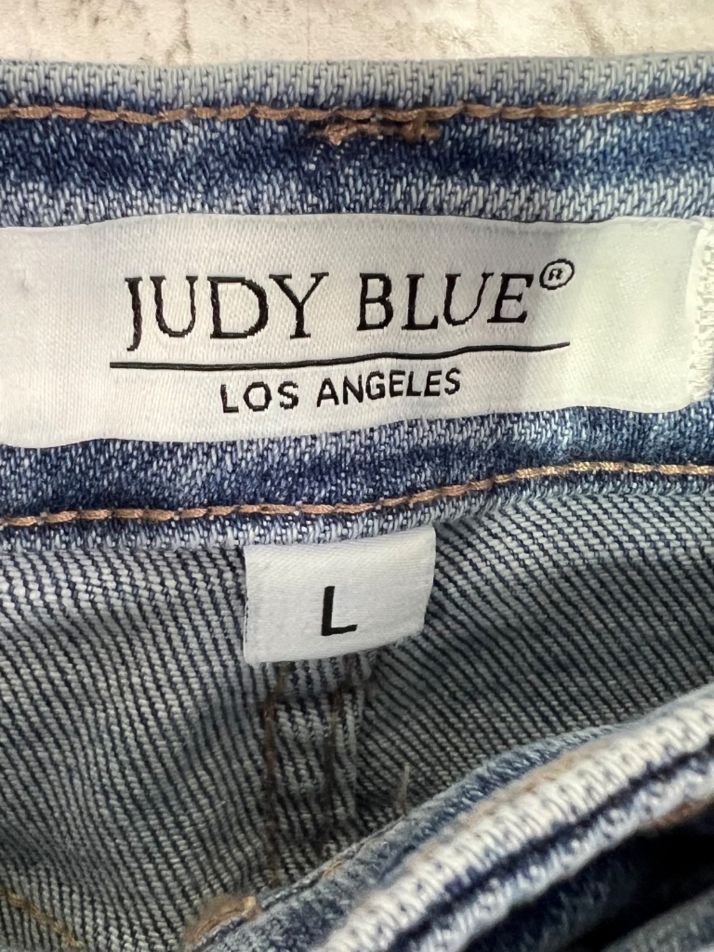 Judy Blue • Rhinestone High Rise Denim Shorts L Light Wash Frayed Hem Stretch - Picture 8 of 9